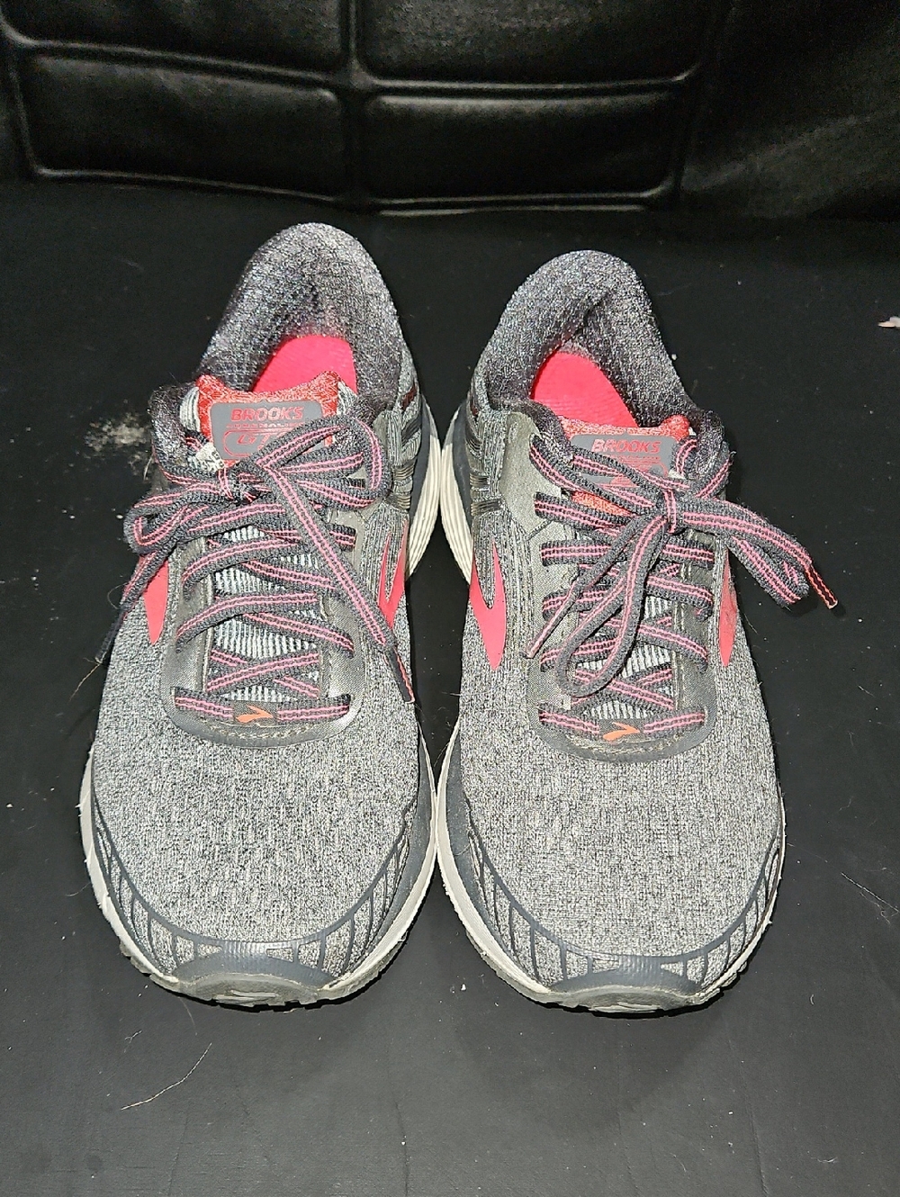 Brooks Women’s Gray & Pink Running Shoes Size 6